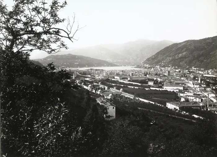 Framed Print : Panoramic view of the city of Como Framed Print : Panoramic view of the city of Como