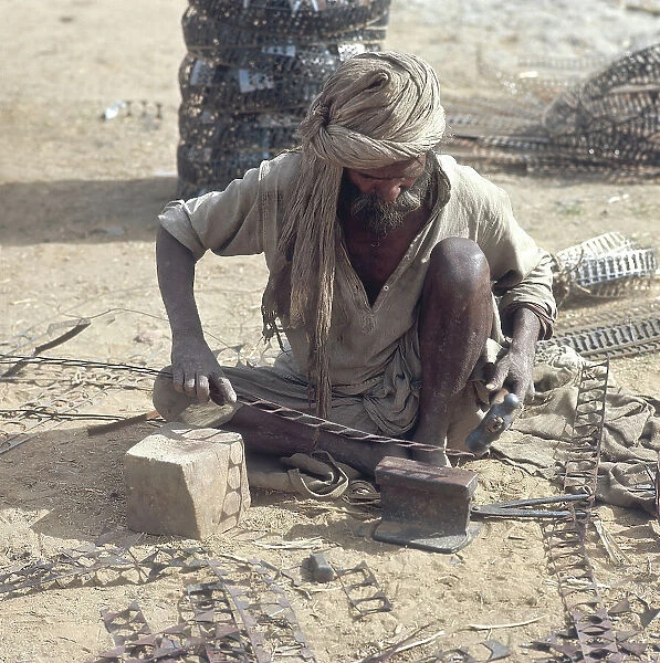 Patua or Juang craftsman of iron, ethnic group of the state of Orissa, India