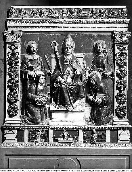 Reredos of Saint Anselmo in the middle of other saints: opera in the Robbia style and preserved in the Mueso del Duomo of Empoli