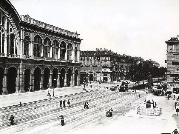 Stretch of Corso Vittorio Emanuele II in Turin, from which one sees the side of the Porta Nuova Station