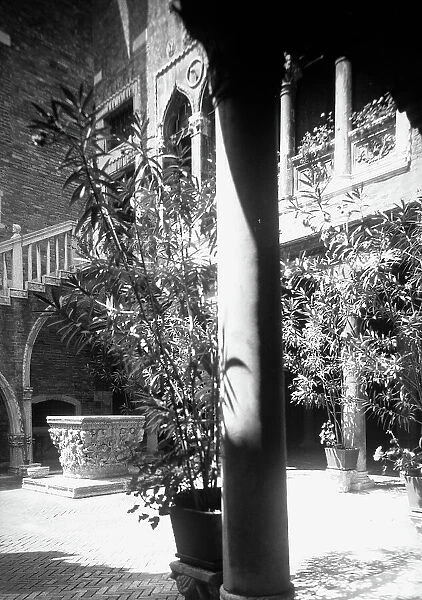 View of the courtyard of a house in Venice