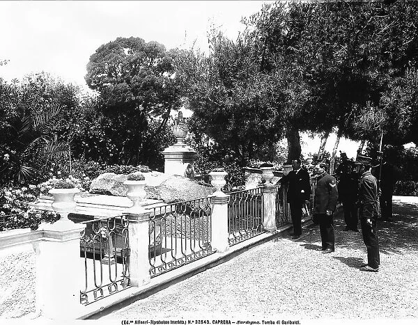 Vittorio Alinari's first journey: the tomb of Giuseppe Garibaldi on the island of Caprera