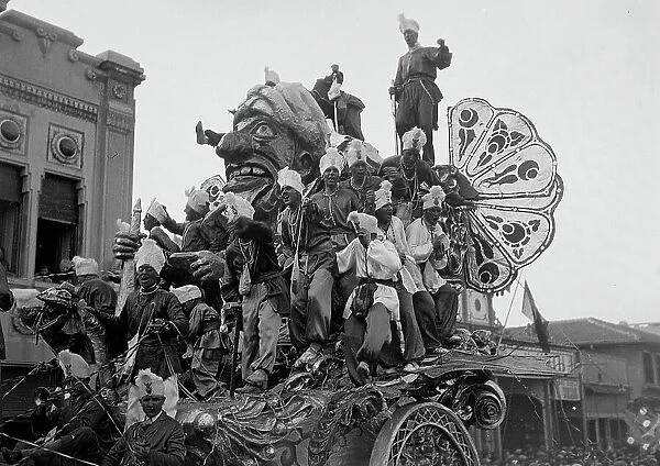 A wagon during the masked course or Carnival of Viareggio