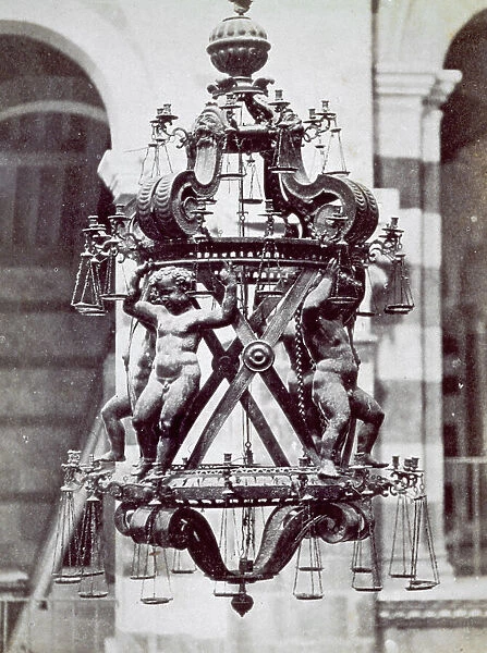 Wrought iron lantern, decorated with four standing putti holding the structure