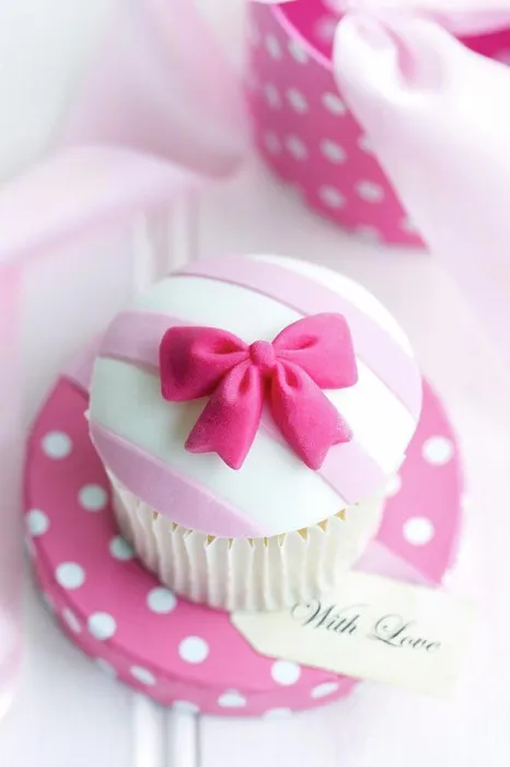 Framed Print : Cupcake in a Gift Box Print Framed Print : Cupcake in a Gift Box Print