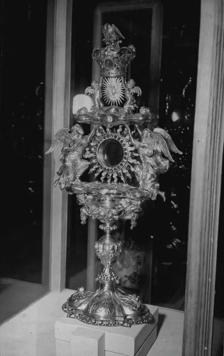 Framed Print : Silver gilt Monstrance in Print Framed Print : Silver gilt Monstrance in Print