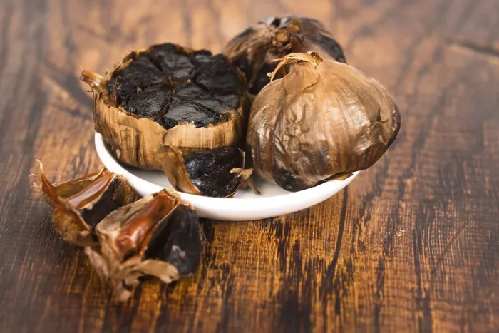 Framed Print : Black Garlic Print - ImageBROKER Framed Print : Black Garlic Print - ImageBROKER