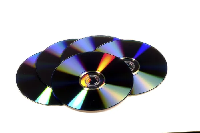 Framed Print : Blank DVDs / CDs Print from imageBROKER Framed Print : Blank DVDs / CDs Print from imageBROKER