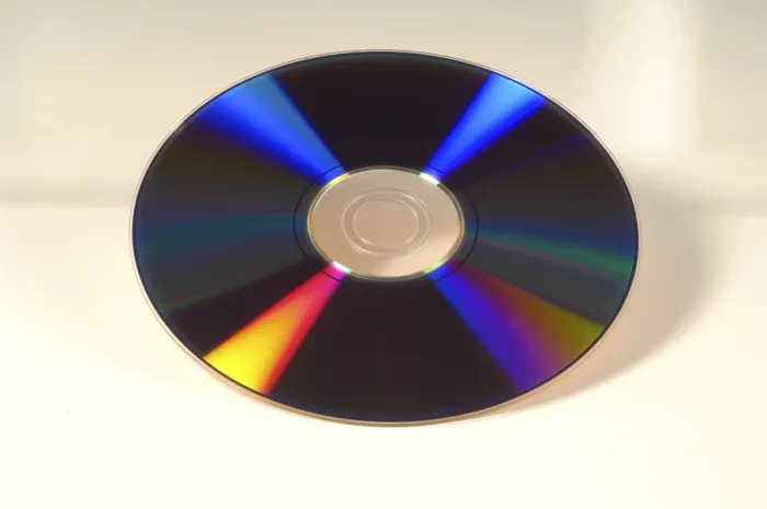 Framed Print : Blank DVDs / CDs Print from imageBROKER Framed Print : Blank DVDs / CDs Print from imageBROKER
