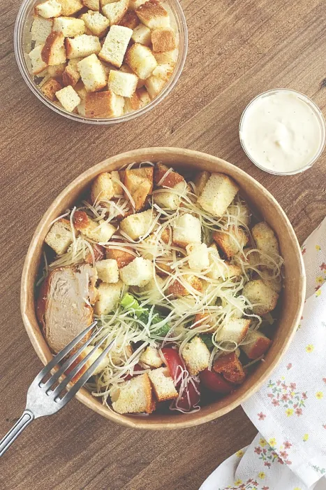 Framed Print : ImageBROKER Print: Classic Caesar Salad in a Paper Container Framed Print : ImageBROKER Print: Classic Caesar Salad in a Paper Container