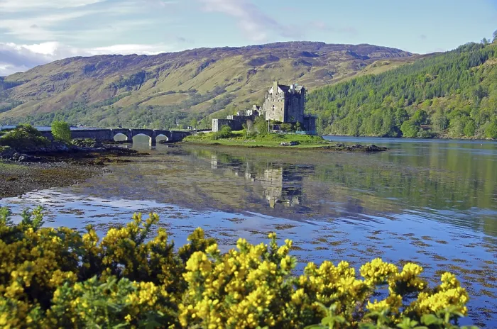 Framed Print : Eilean Donan Castle Print, Scotland Framed Print : Eilean Donan Castle Print, Scotland