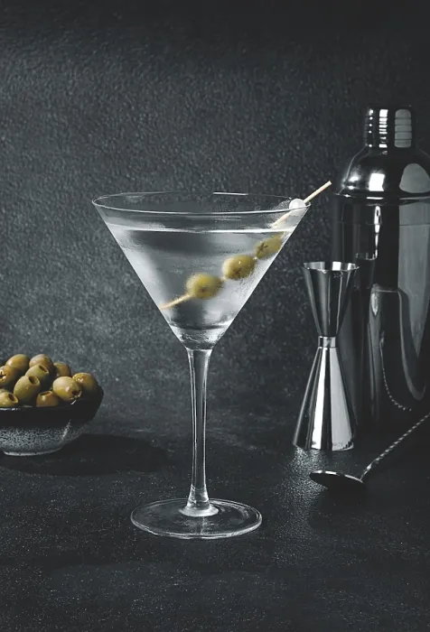 Framed Print : Bar Setting Print: Martini Preparation Framed Print : Bar Setting Print: Martini Preparation