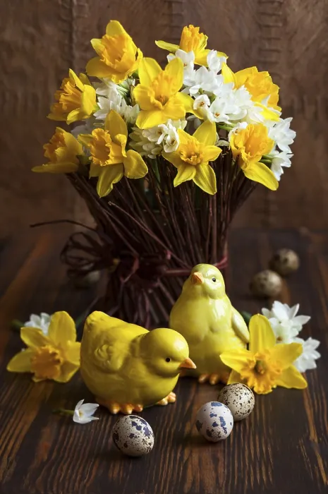 Framed Print : Easter Table Decoration Print with Daffodils and Chick Framed Print : Easter Table Decoration Print with Daffodils and Chick