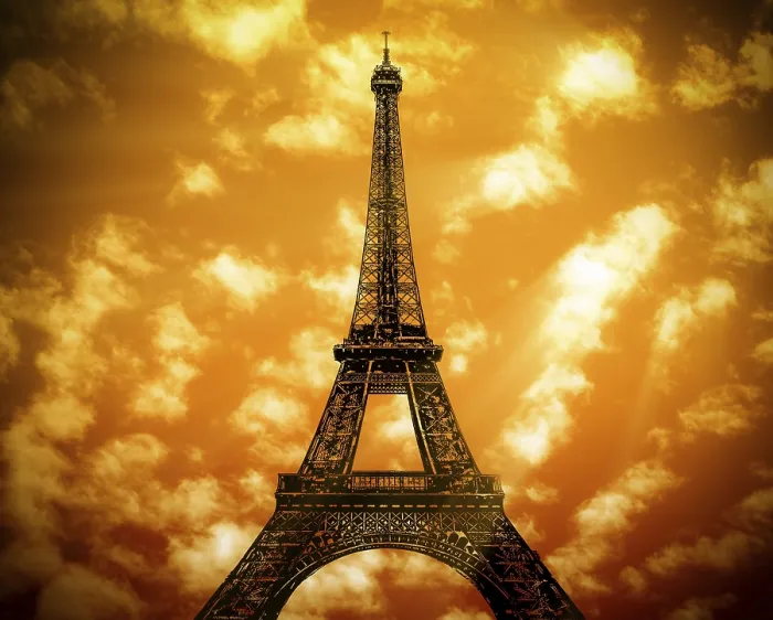 Framed Print : The Eiffel Tower Print in Paris Framed Print : The Eiffel Tower Print in Paris
