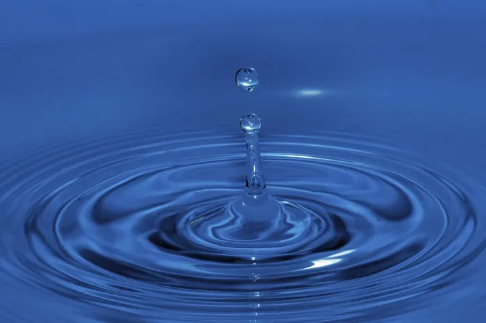 Framed Print : Falling Drop of Water Print Framed Print : Falling Drop of Water Print