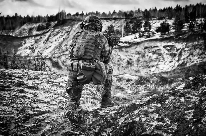 Framed Print : ImageBROKER Print: Special Forces Operative in Action Framed Print : ImageBROKER Print: Special Forces Operative in Action