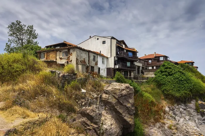 Framed Print : House on the Cliff Print by ImageBROKER Framed Print : House on the Cliff Print by ImageBROKER