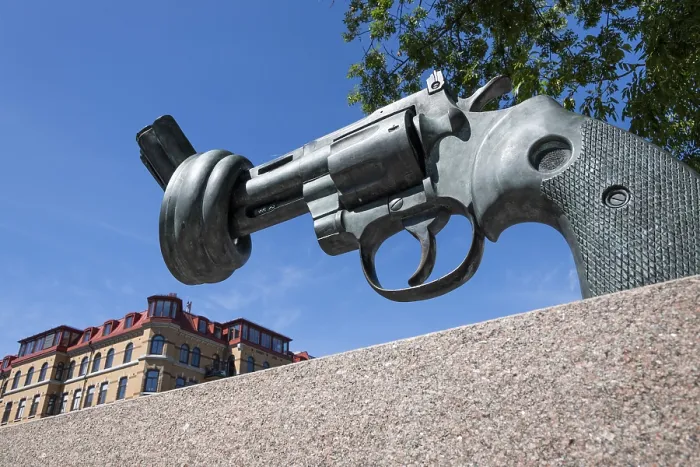 Framed Print : Knotted Colt Python 357 Magnum Revolver Print, Gothenburg, Sweden Framed Print : Knotted Colt Python 357 Magnum Revolver Print, Gothenburg, Sweden