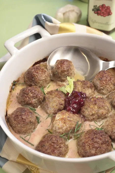 Framed Print : Meatballs Print from ImageBROKER Framed Print : Meatballs Print from ImageBROKER