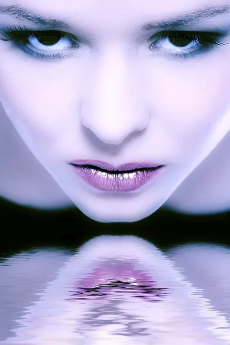 Framed Print : Modelface Complete Filled Print by imageBROKER Framed Print : Modelface Complete Filled Print by imageBROKER
