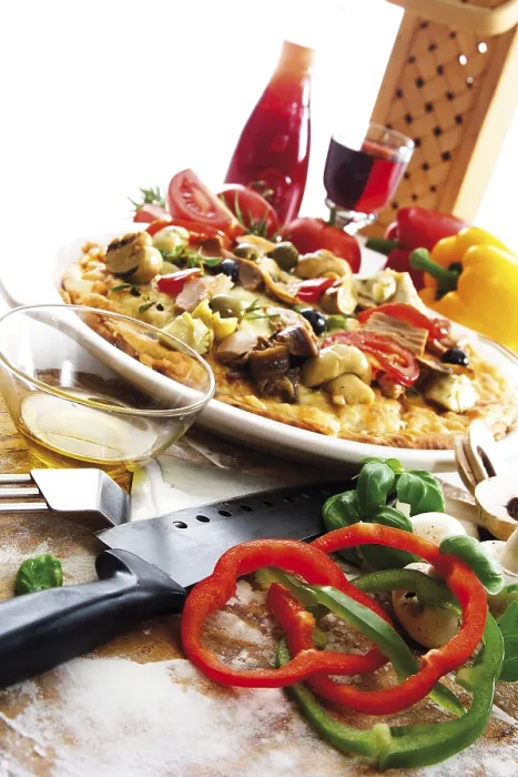 Framed Print : Pizza Meal Print - ImageBROKER Framed Print : Pizza Meal Print - ImageBROKER