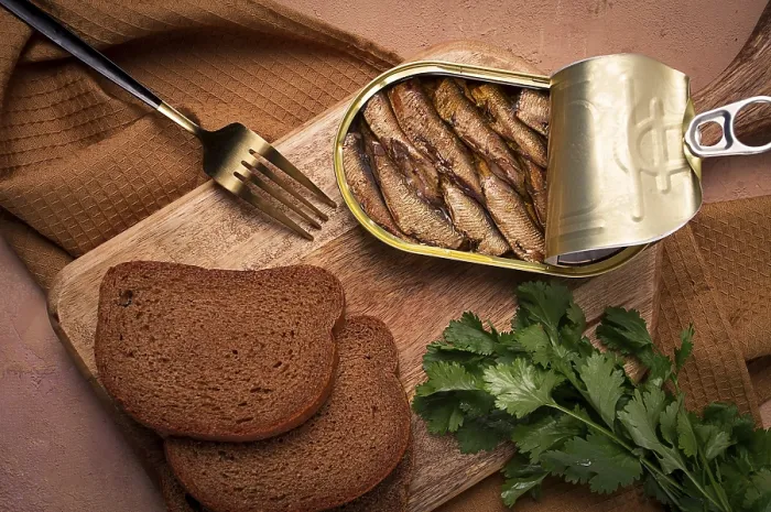 Framed Print : Preserves, sprats with black bread Print (top view) Framed Print : Preserves, sprats with black bread Print (top view)
