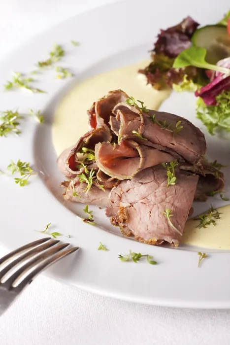 Framed Print : Roastbeef mit Salat Print Framed Print : Roastbeef mit Salat Print
