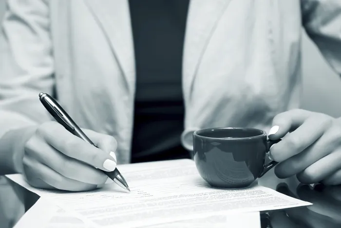 Framed Print : Signing Contract Print from imageBROKER Framed Print : Signing Contract Print from imageBROKER