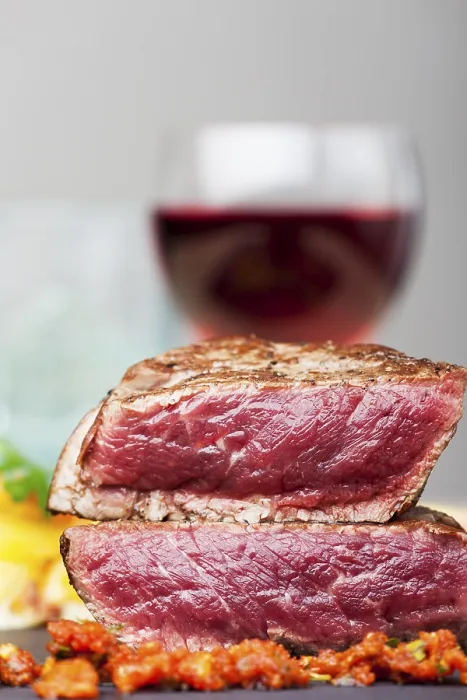 Framed Print : Steak mit Rotwein Print Framed Print : Steak mit Rotwein Print