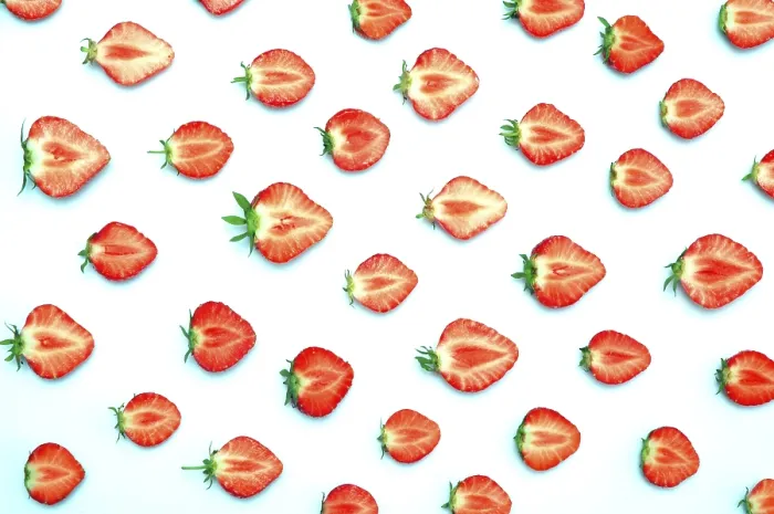 Framed Print : Strawberries Print by ImageBROKER Framed Print : Strawberries Print by ImageBROKER