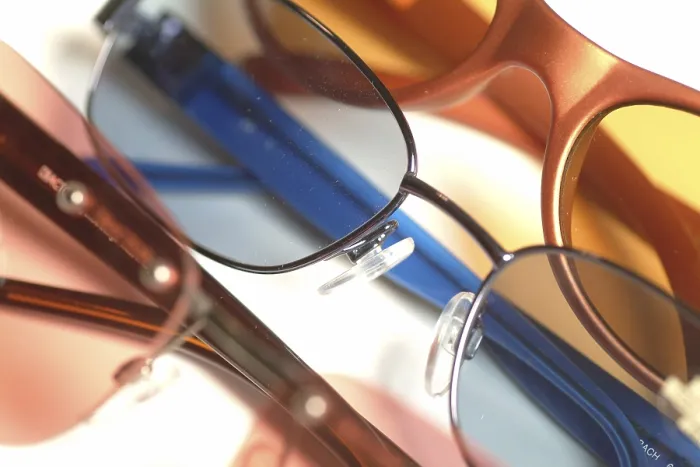 Framed Print : Sun Glasses Print - ImageBROKER Framed Print : Sun Glasses Print - ImageBROKER