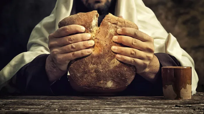 Framed Print : The Last Supper Print - Jesus breaks the bread Framed Print : The Last Supper Print - Jesus breaks the bread