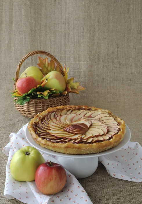 Framed Print : Tart with Jam and Apple Print
