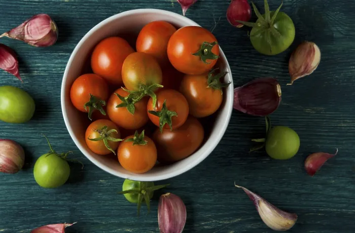 Framed Print : Tomatoes on Wooden Print