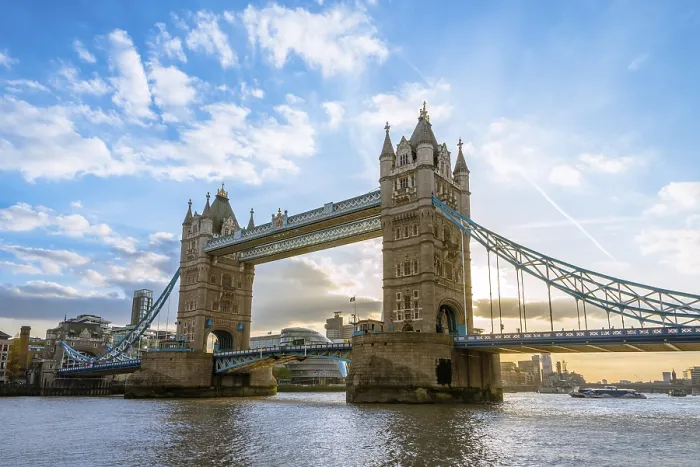 Framed Print : Tower Bridge Print over the River Thames, London Framed Print : Tower Bridge Print over the River Thames, London