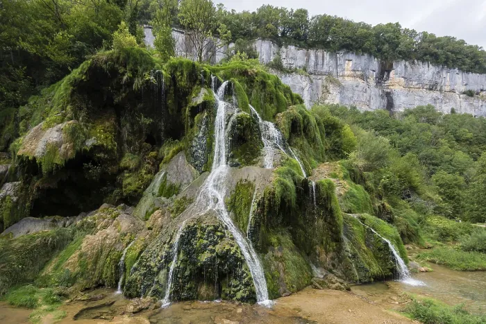 Framed Print : Waterfall and moss-covered rocks Print, Baume-les-Messieurs, France Framed Print : Waterfall and moss-covered rocks Print, Baume-les-Messieurs, France