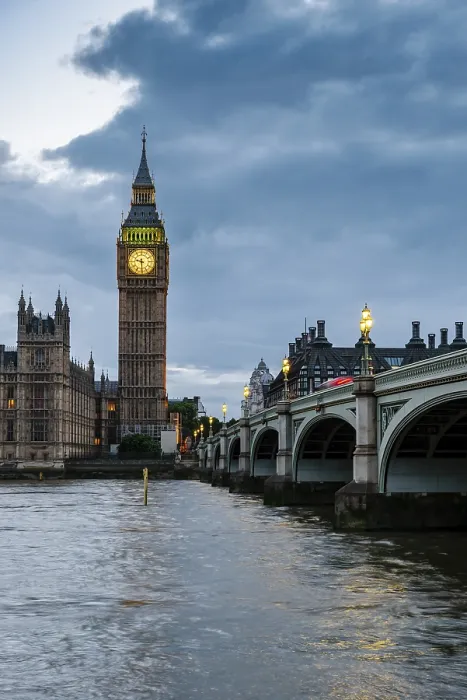 Framed Print : Westminster Bridge Print at Dusk in London, England Framed Print : Westminster Bridge Print at Dusk in London, England