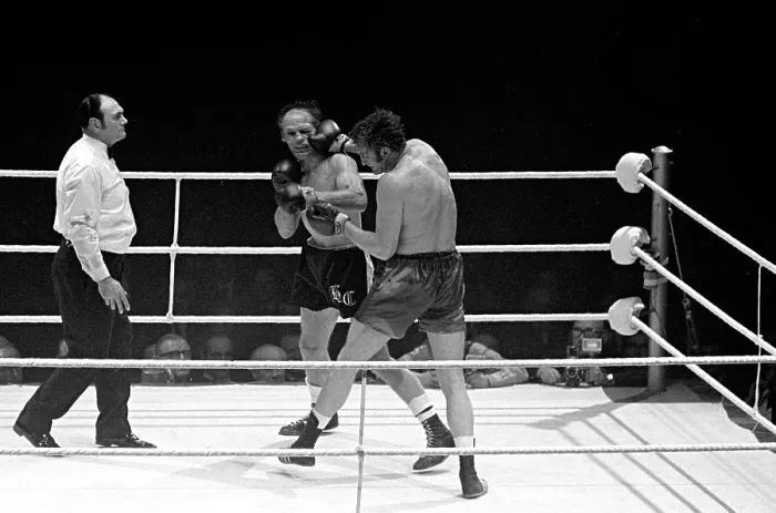 Framed Print : Henry Cooper v Joe Bugner Print, 16 March 1971 Framed Print : Henry Cooper v Joe Bugner Print, 16 March 1971