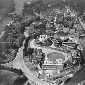 Cliffords Tower, York 1926 EPW016071