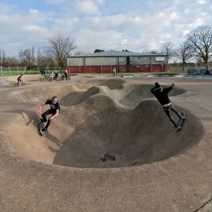 Parcheggio per il skateboard di Harrow PLA01_03_1250