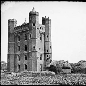Lincolnshire Collection: Tattershall