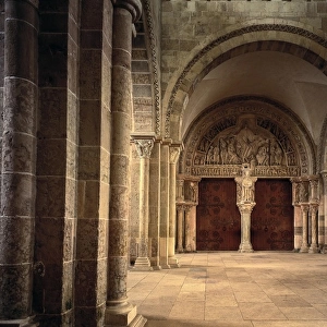 Basilica of St Mary Magdalen. FRANCE. V麥lay. Basilica