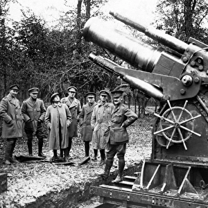 Ben Tillett looking at a British howitzer, France, WW1