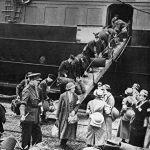 British nurses and airmen land in France, 1939