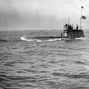 British submarine HMS C35 at sea, WW1