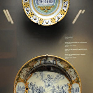 Ceramic. Plates decorated with scenes religious, 17th-18th ce