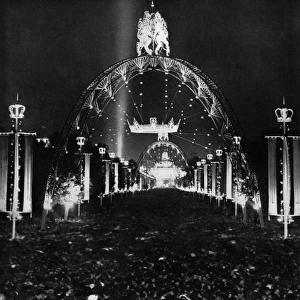 Coronation 1953, the Mall illuminated