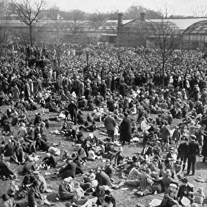 Crowds at London Zoo on Easter Monday, 1928