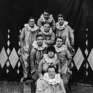 The Gamecocks, WW1 entertainment troupe