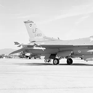 General Dynamics F-16B Fighting Falcon 88-0493